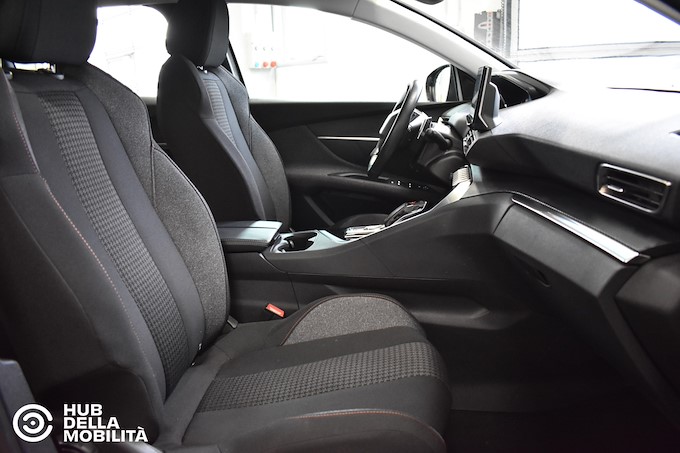 PEUGEOT 3008 BlueHDi 130 S&S EAT8 Active Business